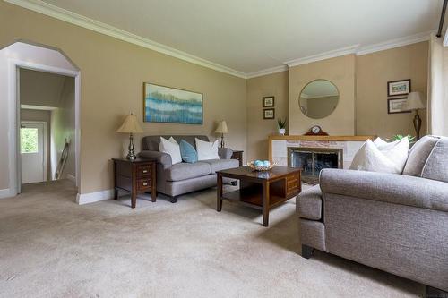 4 Wesite Avenue, Flamborough, ON - Indoor Photo Showing Living Room With Fireplace