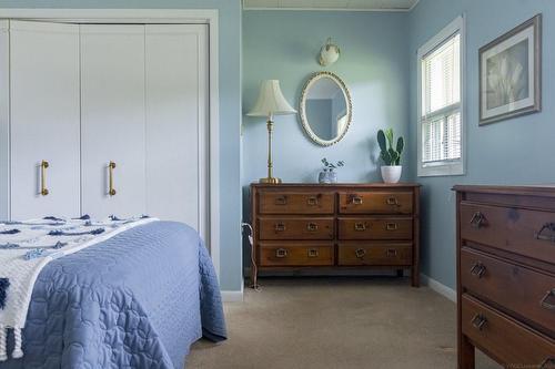 4 Wesite Avenue, Flamborough, ON - Indoor Photo Showing Bedroom