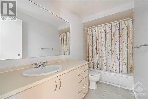 4 Castlebrook Lane Unit#C, Ottawa, ON - Indoor Photo Showing Bathroom