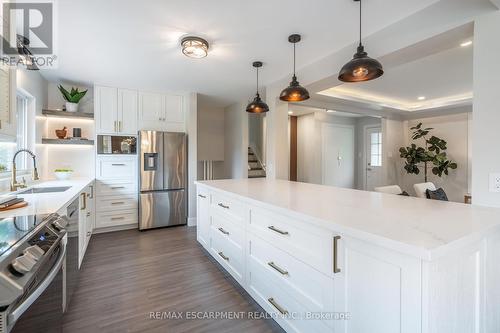 358 Arden Crescent, Burlington (Shoreacres), ON - Indoor Photo Showing Kitchen With Stainless Steel Kitchen With Upgraded Kitchen