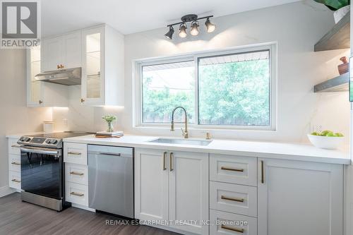 358 Arden Crescent, Burlington, ON - Indoor Photo Showing Kitchen With Upgraded Kitchen