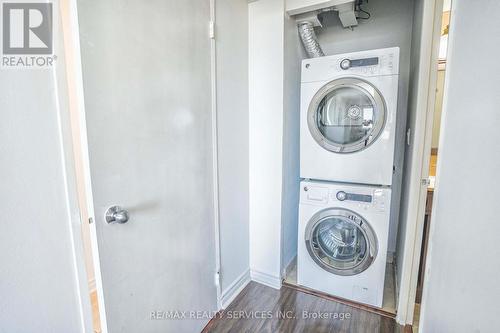 804 - 61 Markbrook Lane, Toronto, ON - Indoor Photo Showing Laundry Room