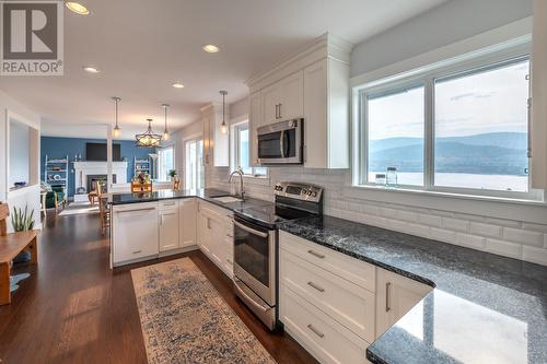 3218 West Bench Drive, Penticton, BC - Indoor Photo Showing Kitchen With Upgraded Kitchen