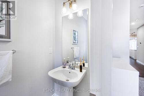 33 Father Redmond Way, Toronto, ON - Indoor Photo Showing Bathroom