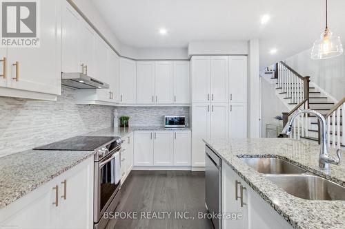 33 Father Redmond Way, Toronto, ON - Indoor Photo Showing Kitchen With Double Sink With Upgraded Kitchen