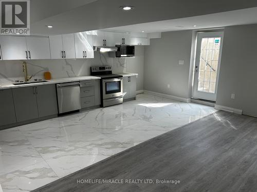 259 Ridge Road, Cambridge, ON - Indoor Photo Showing Kitchen With Double Sink