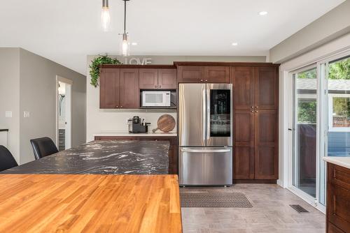 1617 Eagle Rock Road, Armstrong, BC - Indoor Photo Showing Kitchen
