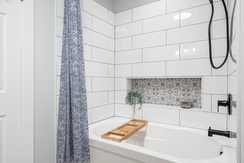 1617 Eagle Rock Road, Armstrong, BC - Indoor Photo Showing Bathroom