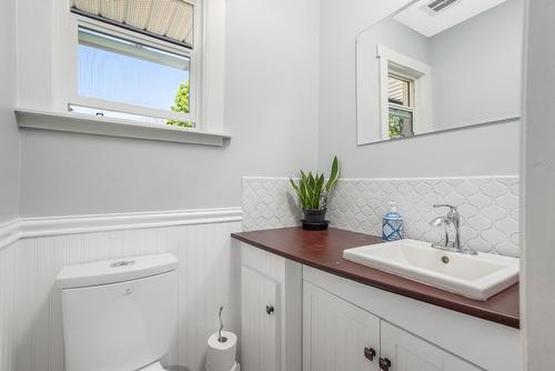 1617 Eagle Rock Road, Armstrong, BC - Indoor Photo Showing Bathroom