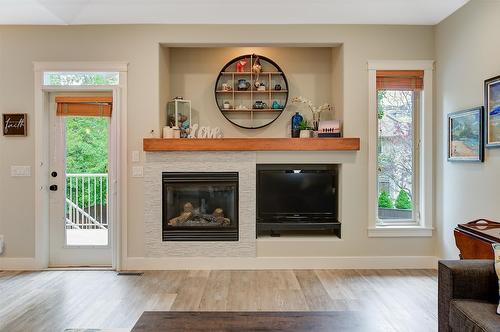 4858 Carmel Crescent, Kelowna, BC - Indoor Photo Showing Living Room With Fireplace