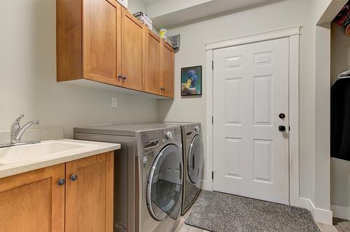 4858 Carmel Crescent, Kelowna, BC - Indoor Photo Showing Laundry Room