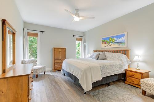 4858 Carmel Crescent, Kelowna, BC - Indoor Photo Showing Bedroom