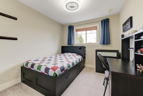 4858 Carmel Crescent, Kelowna, BC - Indoor Photo Showing Bedroom