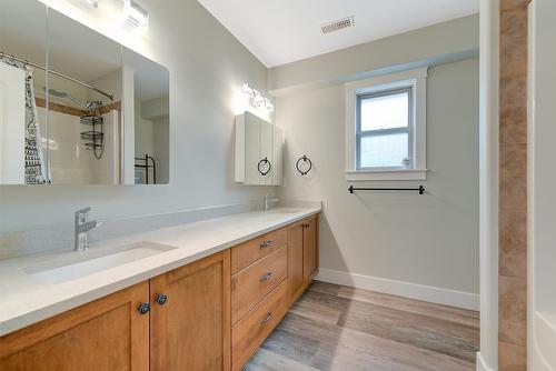 4858 Carmel Crescent, Kelowna, BC - Indoor Photo Showing Bathroom
