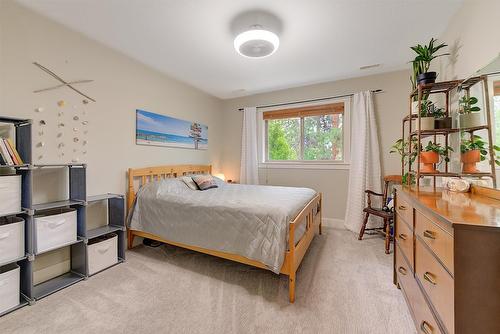 4858 Carmel Crescent, Kelowna, BC - Indoor Photo Showing Bedroom