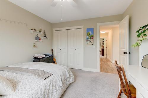 4858 Carmel Crescent, Kelowna, BC - Indoor Photo Showing Bedroom
