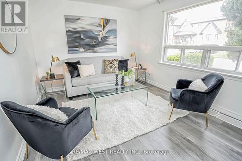 114 Lexfield Avenue, Toronto, ON - Indoor Photo Showing Living Room