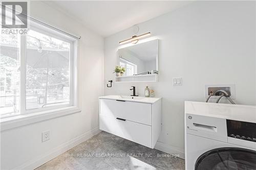 196 Walnut Street S, Hamilton, ON - Indoor Photo Showing Laundry Room