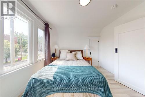 196 Walnut Street S, Hamilton, ON - Indoor Photo Showing Bedroom