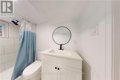 196 Walnut Street S, Hamilton, ON - Indoor Photo Showing Bathroom