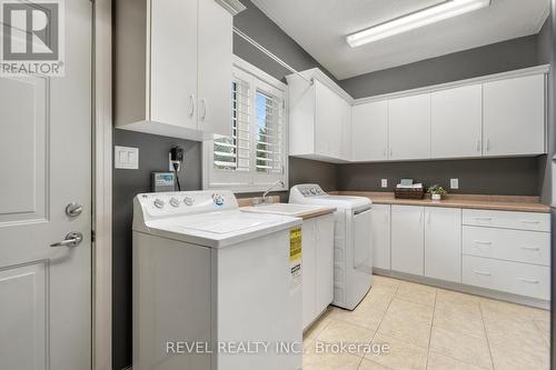 7847 Cathedral Drive, Niagara Falls, ON - Indoor Photo Showing Laundry Room