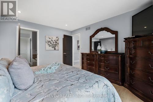 7847 Cathedral Drive, Niagara Falls, ON - Indoor Photo Showing Bedroom