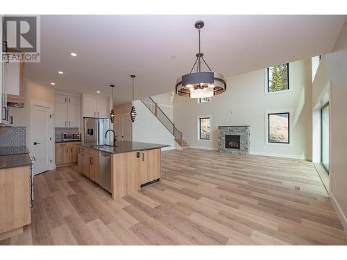 9993 Cathedral Drive, Vernon, BC - Indoor Photo Showing Kitchen