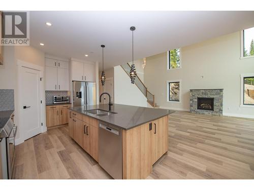 9993 Cathedral Drive, Vernon, BC - Indoor Photo Showing Kitchen With Double Sink With Upgraded Kitchen