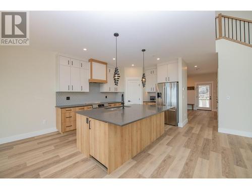 9993 Cathedral Drive, Vernon, BC - Indoor Photo Showing Kitchen With Double Sink With Upgraded Kitchen