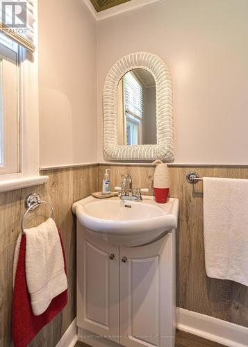 330 Bay Street, Orillia, ON - Indoor Photo Showing Bathroom