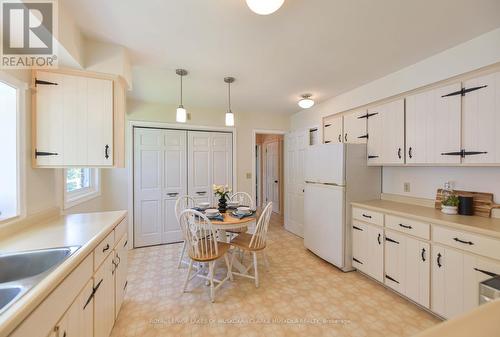 330 Bay Street, Orillia, ON - Indoor Photo Showing Kitchen