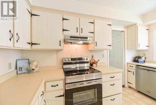 330 Bay Street, Orillia, ON - Indoor Photo Showing Kitchen