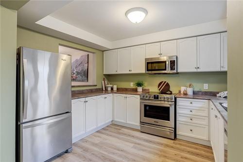 31 Moss Boulevard|Unit #7, Dundas, ON - Indoor Photo Showing Kitchen