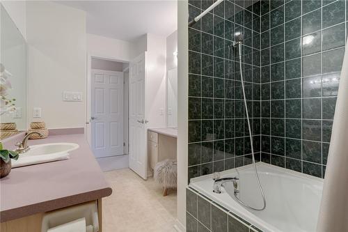 31 Moss Boulevard|Unit #7, Dundas, ON - Indoor Photo Showing Bathroom