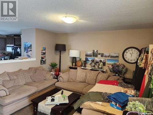 4604 James Hill Road, Regina, SK - Indoor Photo Showing Living Room