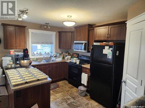 4604 James Hill Road, Regina, SK - Indoor Photo Showing Kitchen With Double Sink