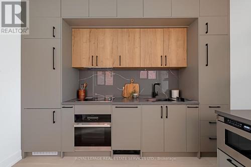 640 1/2 Euclid Avenue, Toronto, ON - Indoor Photo Showing Kitchen