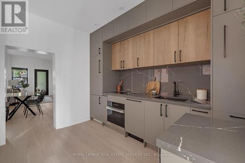 640 1/2 Euclid Avenue, Toronto, ON - Indoor Photo Showing Kitchen