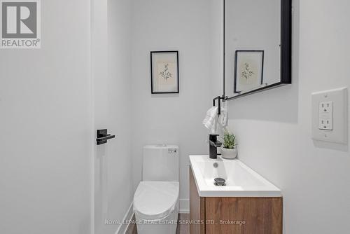 640 1/2 Euclid Avenue, Toronto, ON - Indoor Photo Showing Bathroom