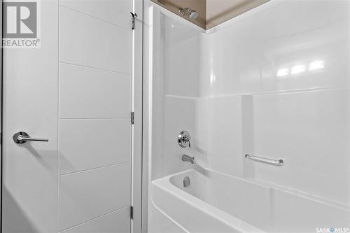 60 1550 Paton Crescent, Saskatoon, SK - Indoor Photo Showing Bathroom