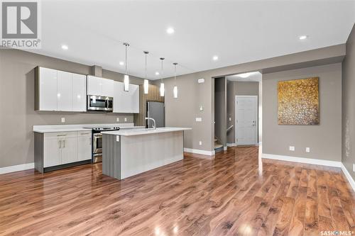 60 1550 Paton Crescent, Saskatoon, SK - Indoor Photo Showing Kitchen With Stainless Steel Kitchen With Upgraded Kitchen