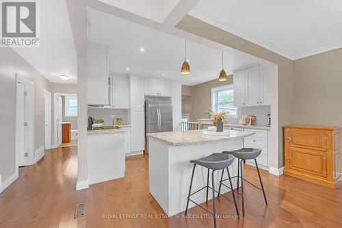 631 Trudale Court, Oakville, ON - Indoor Photo Showing Kitchen With Upgraded Kitchen