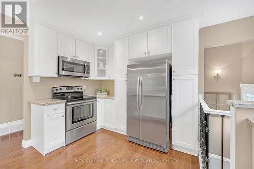 631 Trudale Court, Oakville, ON - Indoor Photo Showing Kitchen With Stainless Steel Kitchen