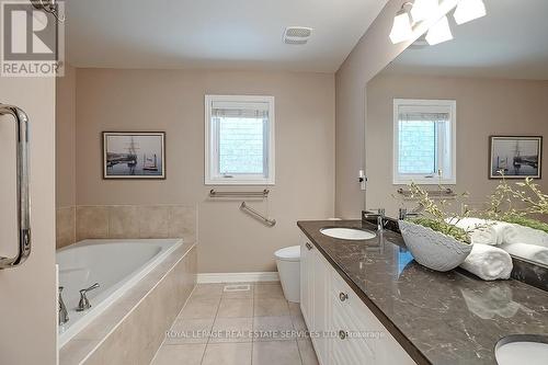 2433 Presquile Drive, Oakville, ON - Indoor Photo Showing Bathroom