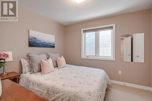 2433 Presquile Drive, Oakville, ON - Indoor Photo Showing Bedroom