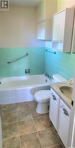 640 Skipton Road, Moose Jaw, SK - Indoor Photo Showing Bathroom