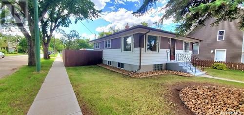 640 Skipton Road, Moose Jaw, SK - Outdoor