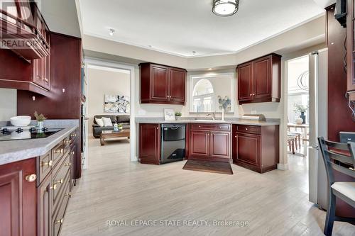 197 Stone Church Road W, Hamilton, ON - Indoor Photo Showing Kitchen