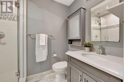 197 Stone Church Road W, Hamilton, ON - Indoor Photo Showing Bathroom