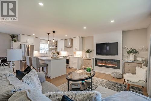 18 Alderson Drive, Hamilton, ON - Indoor Photo Showing Living Room With Fireplace